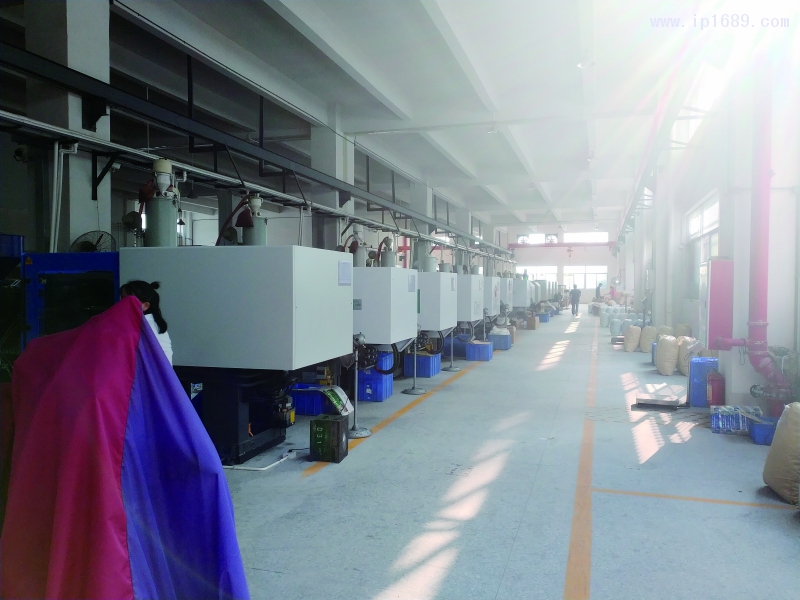 中山小欖鎮(zhèn)永江塑料制品有限公司車(chē)間機(jī)器