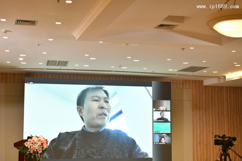云南省塑料行業(yè)協(xié)會(huì)專家委員會(huì)常務(wù)副主任兼秘書(shū)長(zhǎng)解林坤