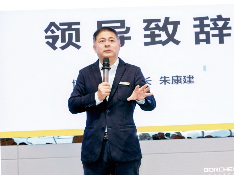 博創(chuàng)董事長朱康建博創(chuàng)不做“大超市”，而要做“專賣店”，目標(biāo)是成為注塑機行業(yè)人均產(chǎn)值最高、競爭力最強的企業(yè)-拷貝